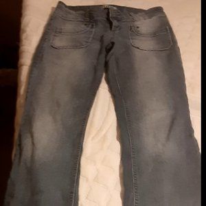 LEI JWomen/junior size 9 Soft Wash jeans.